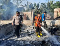 Polsek Raya Turun Olah TKP Kebakaran 7 Unit Rumah Semi Permanen di Lingkungan XI Mangadei