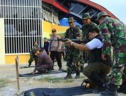 Sambut HUT Bhayangkara, Bupati Samosir ikut Latihan Menembak