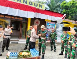 Peringatan HUT Bhayangkara Ke-77 Personil TNI Rindam I BB Beri Kejutan ke Polsek Bangun