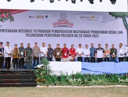 KSP RI, Muldoko Serahkan 82 Program Pemberdayaan Masyarakat Perhutanan Sosial di Humbahas