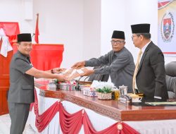 Wakil Bupati Humbahas Sampaikan Nota Jawaban  Pandangan Umum Fraksi DPRD Terhadap Ranperda