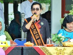 Ny. Ratnawati Radiapoh Hasiholan Sinaga Berharap Bunda PAUD Nagori Tidak Hanya Memakai Selempang Saja