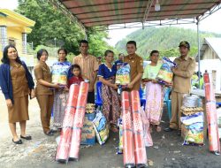 Korban Kebakaran Sianjur Mula-mula Mendapat Bantuan dari Pemkab Samosir.