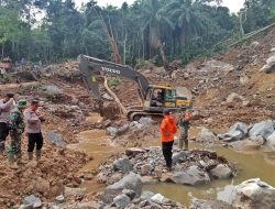 Hari ke 5, Pencarian Korban Tanah Longsor Dolog Simarsolpah Terus di Lakukan