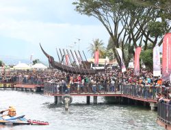 Aquabike Jetski World Championship Hari ke-4 di Balige Berlangsung Meriah 70 Ribuan Pengunjung Terpukau Aksi Ngebut Pebalap & Akrobatik Freestyle Jetski