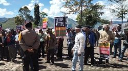 Masyarakat Sihotang ingin Mendengar Langsung Kebijakan Dan Keputusan Bupati Samosir Terkait Aksi Demonstrasi Tutup TPL.