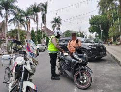 Tidak Mengunakan Helm, Pelajar langsung ditilang Satlantas Polres Pematangsiantar