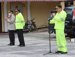 Wakapolres Cek Kelengkapan Personil Jas Hujan Untuk Kesiapan Operasi LilinToba 2023