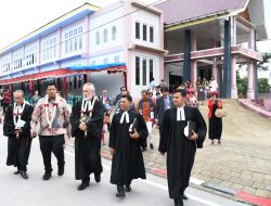 Bupati Samosir Vandiko T Gultom Resmikan Gedung Gereja Bolon dan Sopo Bolon HKBP Pangururan.