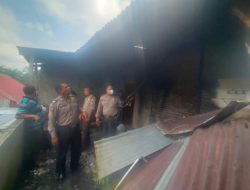 POLSEK SIANTAR MARIHAT  TURUN OLAH TKP KEBAKARAN RUMAH DI JALAN BUNGA LAWANG