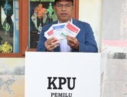 Pemilu, Bupati Humbahas dan Wakil Bupati Humbahas Mencoplos di Desa Pakkat Kecamatan Doloksanggul
