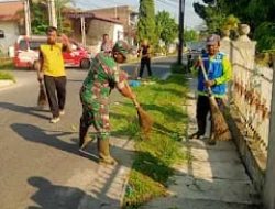 Kapolsek Siantar Marihat Bersama Dengan Forkopimca Gotong Royong Bersama Di Bulan Ramadhan Di Jalan Pisang