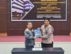 Bupati Samosir Serahkan Laporan Keuangan Unaudited Pemkab Samosir 2023 ke BPK RI Perwakilan Sumut.