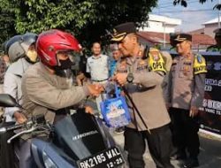 Dalam Rangka Ops Keselamatan Toba 2024,Polres Pematang Siantar Bagikan Takjil Kepada Masyarakat Yang Tertib Berlalulintas