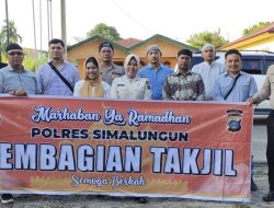 Sat Narkoba Polres Simalungun Bagikan Takjil dalam Kegiatan ‘Polri Peduli Masyarakat