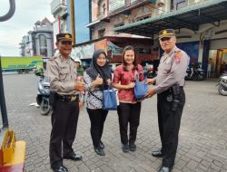 Bulan Suci Ramadhan ,Kapolsek Siantar Timur Berbagi Takzil Gratis Kepada Masyarakat