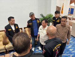 Dewan Pembina DPC GRIB Jaya Kota Medan Bersama Ketua dan Sekretaris Serahkan Bantuan Korban Banjir Bandang Tanah Datar