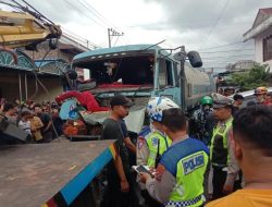 Tabrakan Beruntun Di Jalan Narumonda Sat Lantas Polres Pematangsiantar Olah TKP.
