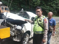 Polsek Parapat Evakuasi Korban Kecelakaan Tunggal di Jalan Lintas Pematangsiantar-Parapat, Empat Orang Luka-luka