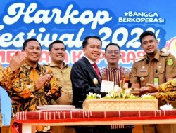 Bupati Simalungun Terima Penghargaan Sebagai Tokoh Penggerak Koperasi Tingkat Sumut