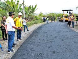 Bupati Simalungun Tinjau Pengaspalan Jalan di Kecamatan Dolok Silou