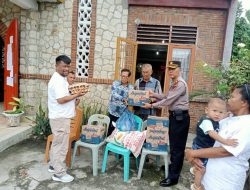 Kapolsek Tanah Jawa Gelar “Minggu Kasih” di Gereja Santo Yosep Balimbing, Berikan Bantuan Sembako dan Pesan Kamtibmas