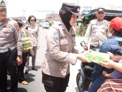 Polwan Polres Simalungun Gelar Bakti Sosial dan Religi dalam Peringatan Hari Jadi ke-76 dengan Membagikan Makan Siang Gratis