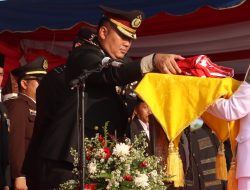 Khidmat dan Meriah, Kapolres Simalungun Pimpin Aubade dan Upacara Penurunan Bendera HUT RI ke-79 di Stadion Perdagangan