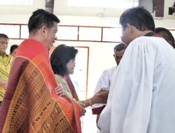 Lakukan Ibadah Minggu Di Gereja HKBP Perdagangan, Bupati Simalungun: “Kita Mau Kota Perdagangan ini Menjadi Kota Yang Bersih dan Indah”