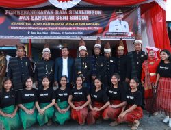 Bupati Simalungun Radiapoh Hasiholan Sinaga memberangkatkan Secara Resmi Raja Simalungun dan Sanggar Seni Sihoda ke festival adat dan budaya Nusantara di Kota Padang Sumatera Barat