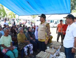 Bupati Simalungun Radiapoh Hasiholan Sinaga kunjungi Warga Masyarakat Nagori terdampak Bencana Alam Angin Puting Beliung di Kecamatan Tanah Jawa