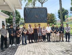 Polres Simalungun Gelar Pengamanan Logistik Pilkada 8.030 Bilik Suara Tiba di Kantor KPU Simalungun