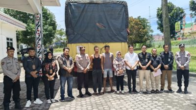 Polres Simalungun Gelar Pengamanan Logistik Pilkada 8.030 Bilik Suara Tiba di Kantor KPU Simalungun