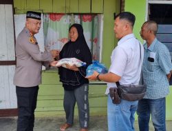 Kapolsek Perdagangan Gelar Jumat Barokah, Bagikan Sembako untuk Warga Kurang Mampu