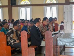 Bupati Humbahas Ibadah di HKBP Hutapaung Pollung