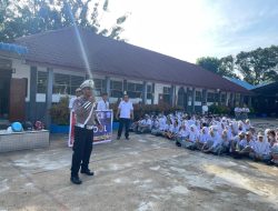 Sat Lantas Polres Simalungun Edukasi Disiplin Berlalu Lintas pada Upacara Sekolah di SMK Negeri 1