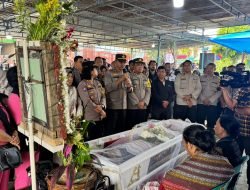 Beri Penghiburan, Polres Pematangsiantar Melayat Kerumah Duka Orangtua Personil