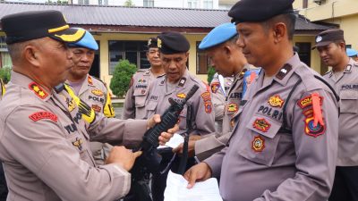 Cegah Terjadinya Pelanggaran,Wakapolres Cek Senjata Api Anggota