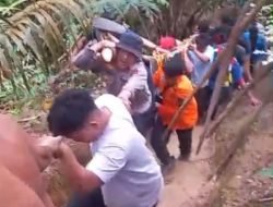 Tragedi Banjir Bandang di Simalungun, Polres Simalungun Bersinergi Evakuasi Dua Korban Meninggal