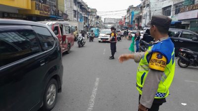 Arus Mudik Nataru 2024 Mulai Meningkat, Polres Pematangsiantar Intensifkan Pengaturan di Penggal Jalan Lintasan