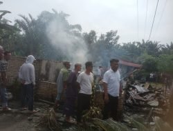 Respon Cepat Polsek Tanah Jawa Tangani Kebakaran Rumah di Simalungun, Kerugian Ditaksir Mencapai Rp120 Juta