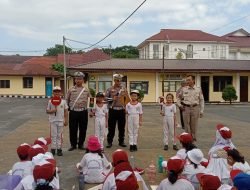 Polisi sahabat Anak, Sat Lantas Polres Pematangsiantar Berikan Edukasi Tertib Berlalulintas kepada Siswa Siswi SD Sejak Dini