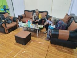 Kapolres Pematangsiantar Bantu Seorang Nenek Pikun Diduga Tersesat, Berikan Makan dan Baju Baru