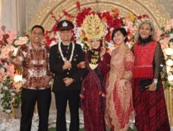 Kapolres Pematangsiantar Hadiri Resepsi Pernikahan Personil Sat Lantas