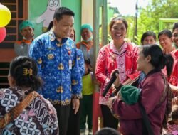 Bupati Humbahas Tinjau Program Penari di Desa Tapian Nauli Lintongnihuta