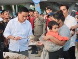 “Mangan Baggal” Bupati Humbahas Dr Oloan P Nababan Ikut Memasak di Parapat