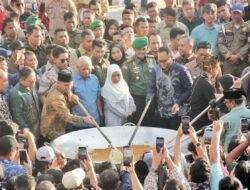 Wakil Bupati Simalungun, Bagikan Nasi Ayam Rica-Rica Andaliman Dalam Perayaan HUT ke-77 Provinsi Sumatera Utara di Parapat
