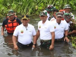 Dorong Simalungun Save Tourism: Kapolres Simalungun Hadiri Gerakan Bersih Danau Toba Bersama Forkopimda,