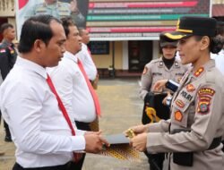 Kapolres Pematangsiantar Pimpin Upacara Kenaikkan Pangkat Pengabdian dan Penyerahan Piagam Penghargaan Personil Serta Masyarakat