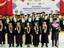 Bupati Simalungun Lakukan Wisuda Bagi Peserta Sekolah Lansia Tangguh Nagori Siantar Estate Kecamatan Siantar Standard 1
